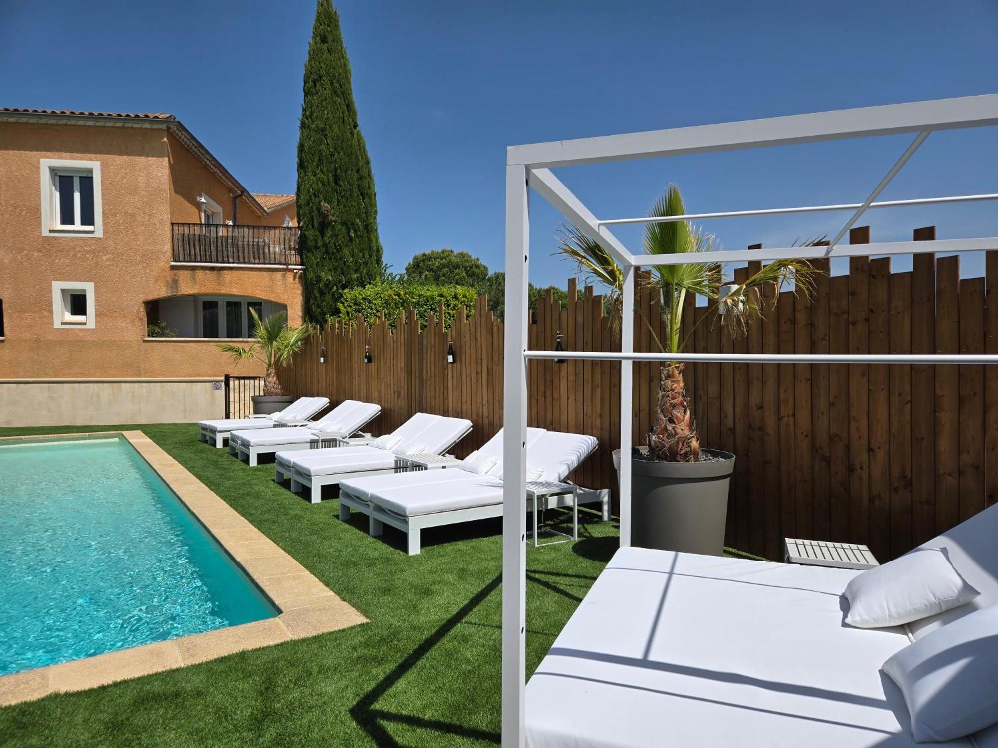 Hotel Le Saint-Genies Uzes Exterior photo
